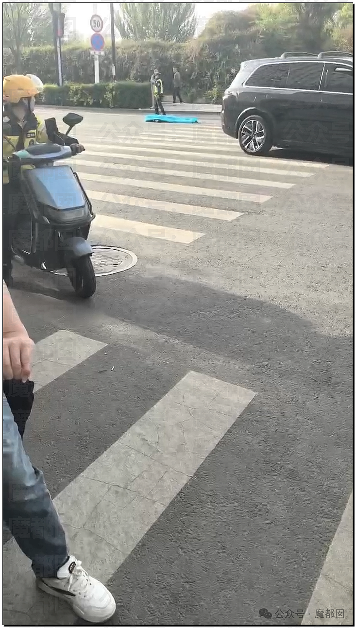 热传!某地城中村超多美丽小姐姐站在家门口形成靓丽风景线(视频/组图) - 15