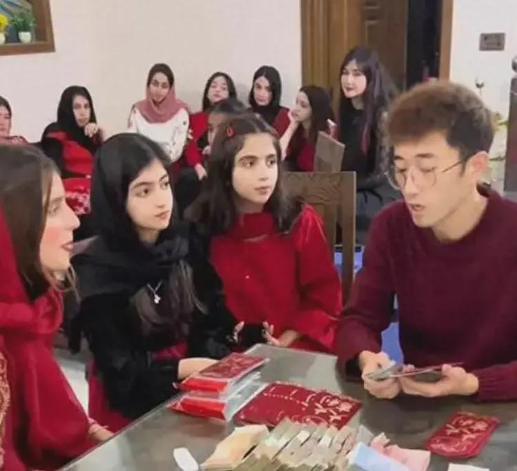 中国小伙娶三个巴基斯坦老婆，还买了块地！网友：鹿鼎记之巴基斯坦篇（组图） - 1