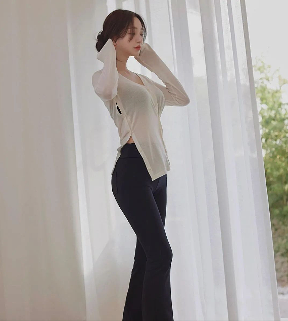 【美女】泳池惊现“S级蚂蚁腰”女神,身材直击小心脏,网友:鼻血爆棚(组图) - 4