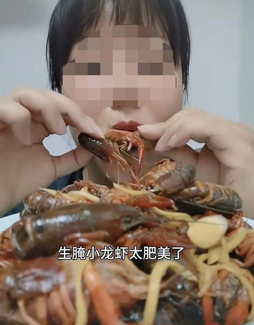 猛吸生腌小龙虾头?有人感染后潜伏多年,医生:严重可致癌!肝肺都遭殃(组图) - 1