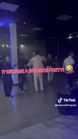 以为是生日派对，结果成了离婚现场直播：美国老公当众手撕出轨老婆，全场看傻了（视频/组图） - 5