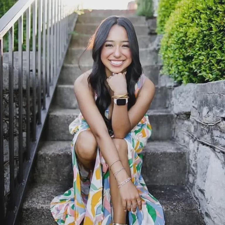 抓错人!清纯女生遭驱逐全美热议(组图) - 2