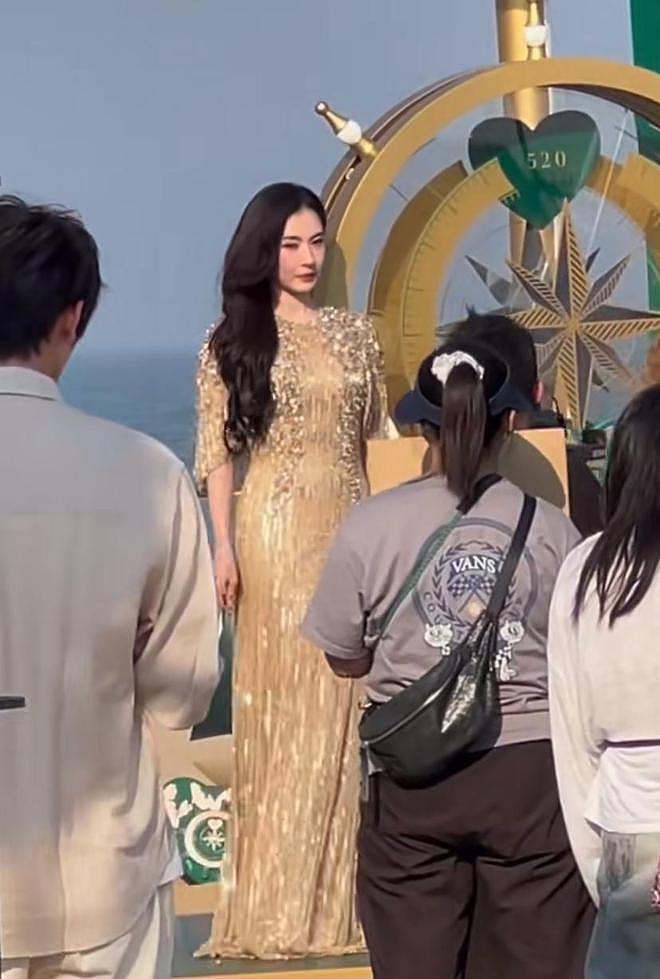 张柏芝现身阿那亚被偶遇,路人视角状态超好,生图曝光不显老(组图) - 2