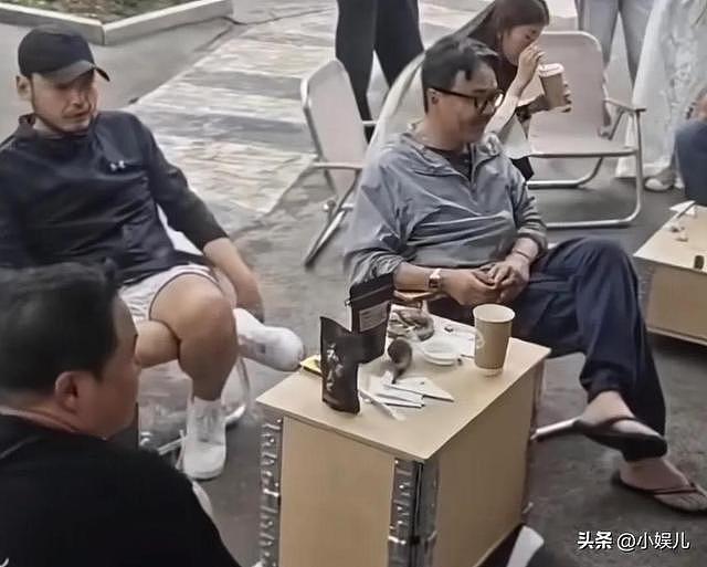 相由心生!51岁汪涵口嚼槟榔现身长沙,他的“塌房”完全咎由自取(组图) - 4