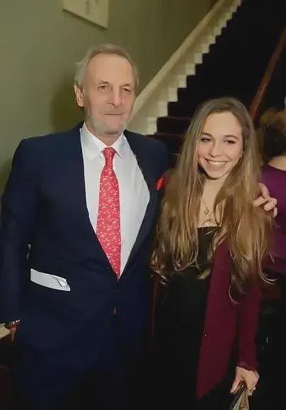 李湘母女和英王室成员同框！李湘身穿亮片礼服像贵妇，大赞卡米拉王后（组图） - 6