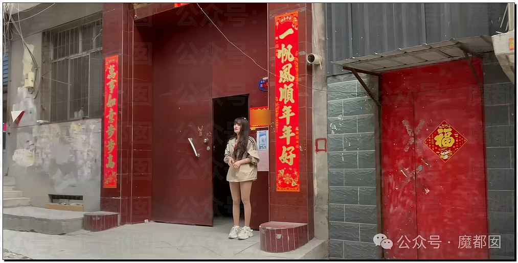热传!某地城中村超多美丽小姐姐站在家门口形成靓丽风景线(视频/组图) - 45