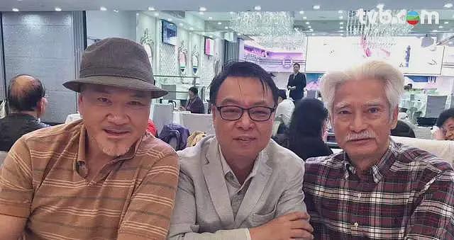 曝78岁老戏骨高雄移民加拿大!标志性胡须已剃光,头发眉毛全白了(组图) - 9