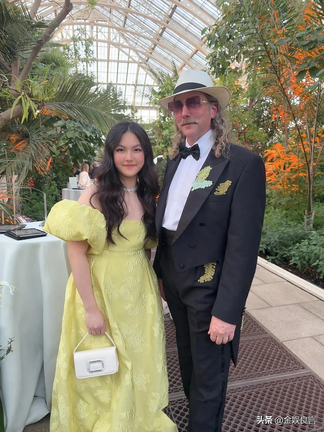 李湘带女儿面见英国皇室,连发动态被群嘲(组图) - 4