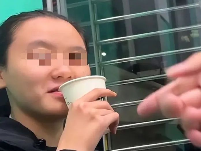 著名“爷孙恋”男主去世，27岁妻子继承千万遗产后现状凄惨？流落街头偷吃偷喝…（组图） - 3