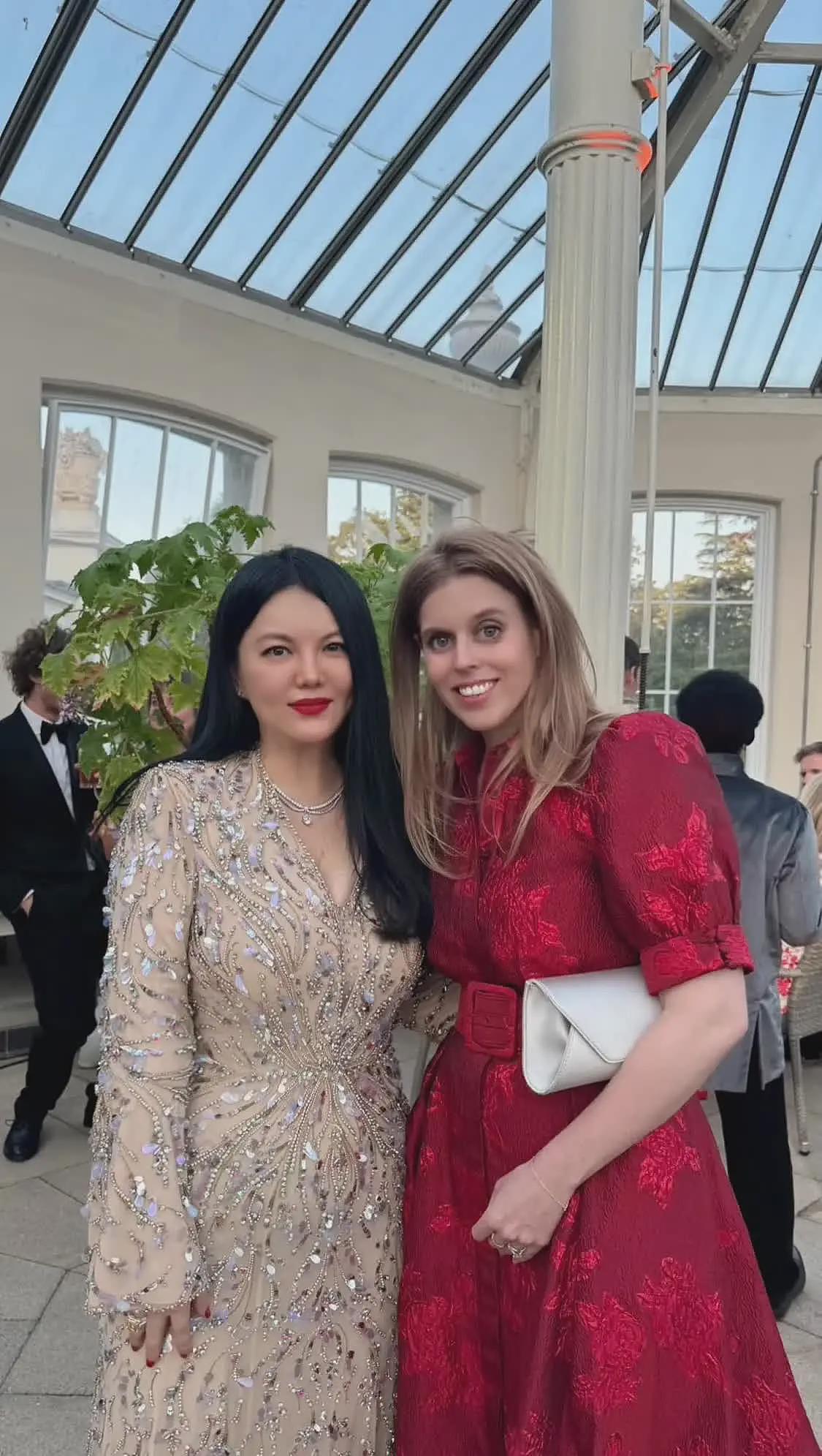 李湘母女和英王室成员同框！李湘身穿亮片礼服像贵妇，大赞卡米拉王后（组图） - 13