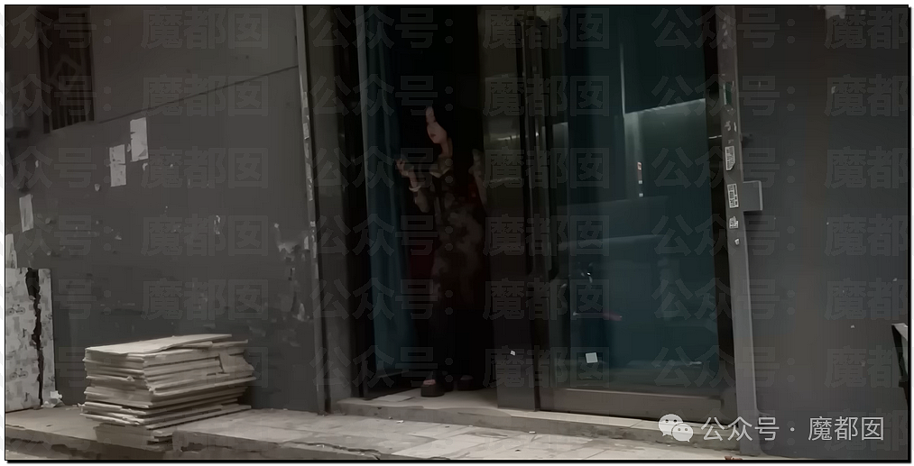 热传!某地城中村超多美丽小姐姐站在家门口形成靓丽风景线(视频/组图) - 35