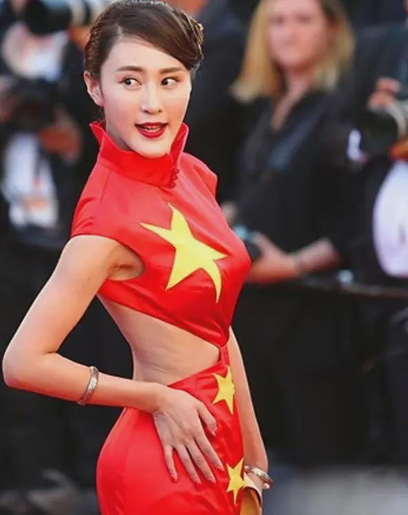 戛纳红毯中国明星出尽洋相，摆造型无人问津，轮番被安保驱赶（组图） - 6
