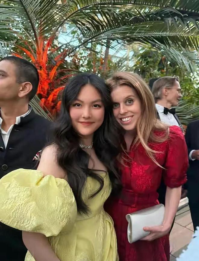 王诗龄进英国名流圈，和卡米拉热聊和公主合影，曾入住安妮同校舍（组图） - 3