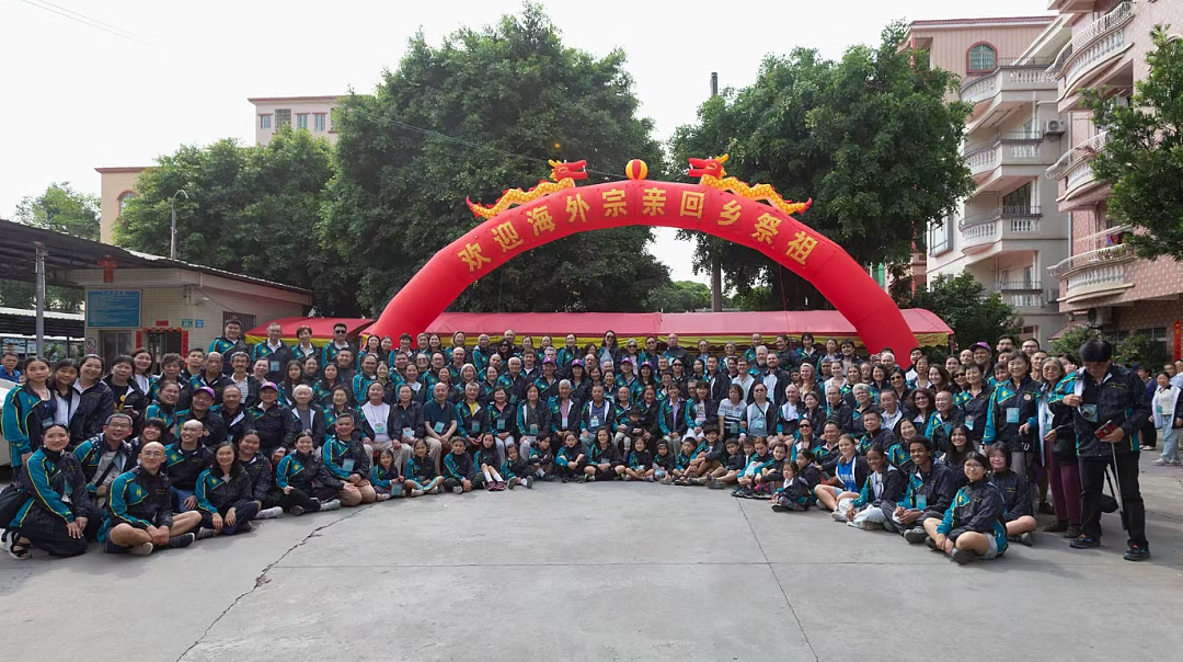 新西兰第6代华人后代回乡祭祖,“根本不像中国人!”很多人围观……(组图) - 11