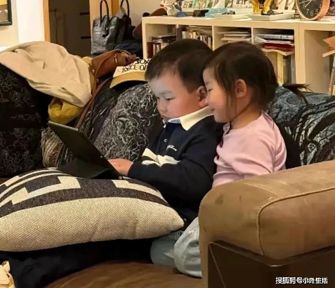 朱珠家里请客吃生牛肉鱼子酱，厨房又小又乱（组图） - 7