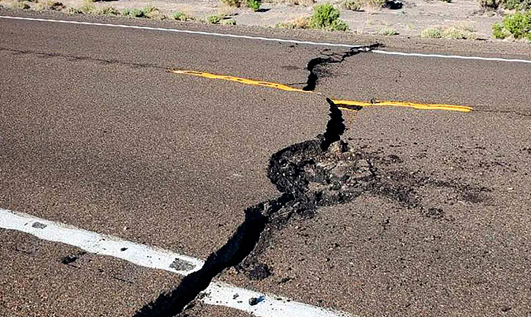 西海岸地震 大地被撕裂！ 6级强震拉响海啸警报 ，万人紧急疏散， 地面裂开巨缝（组图） - 2
