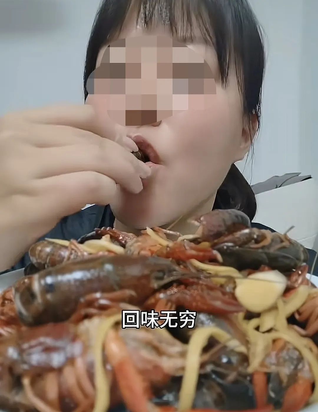 猛吸生腌小龙虾头?有人感染后潜伏多年,医生:严重可致癌!肝肺都遭殃(组图) - 9
