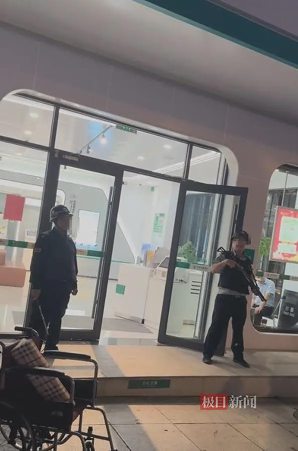 病重老人取钱时去世，家属：银行坚持要求本人到场（组图） - 3