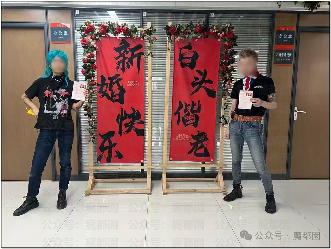 热传!某地城中村超多美丽小姐姐站在家门口形成靓丽风景线(视频/组图) - 4
