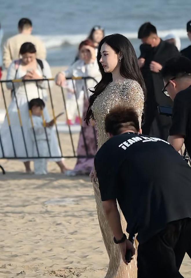 张柏芝现身阿那亚被偶遇,路人视角状态超好,生图曝光不显老(组图) - 5