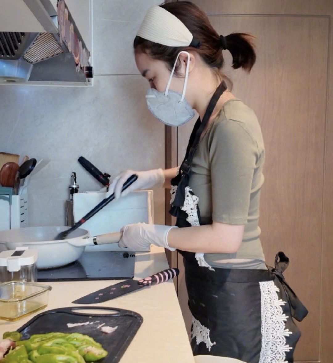 月入2万！穿瑜珈服上门做饭挨批，女网红：日常穿搭，未来想建团队（视频/组图） - 4