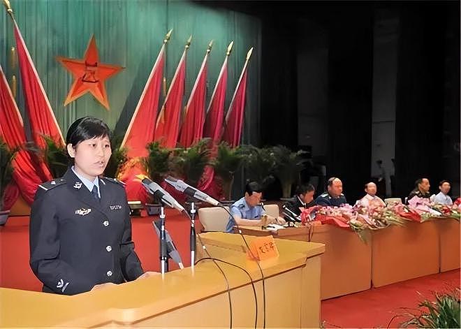 17年前，汶川女警揭衣露乳哺育9婴，归来连升四级，最后结局泪目（组图） - 23