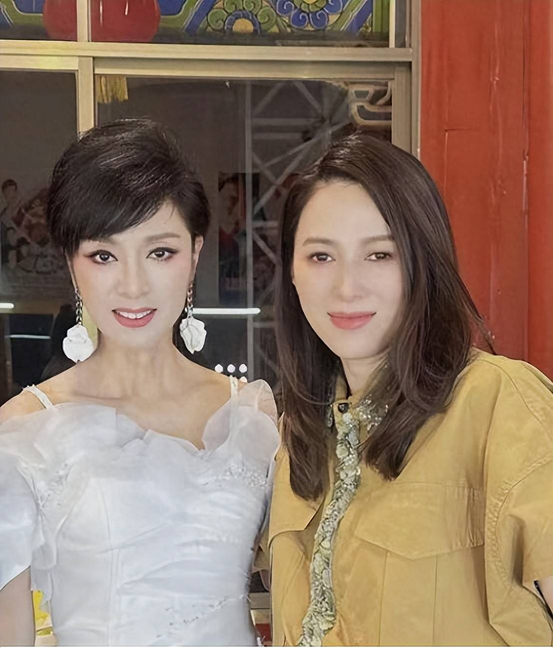 TVB“清冷美人”罕见露面，与米雪同框引回忆杀（组图） - 1
