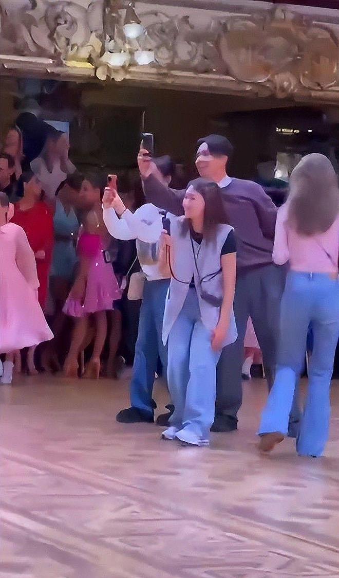 孙俪女儿英国拉丁舞夺冠,男老师强吻上热搜(组图) - 2
