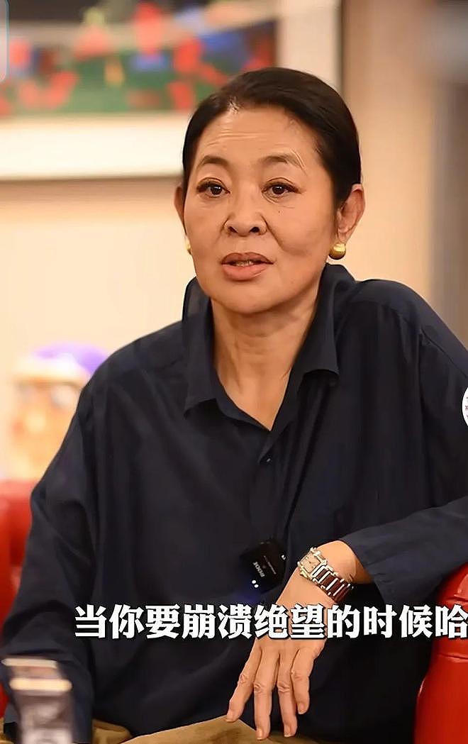 倪萍近照认不出！下巴又长又尖，曾否认整容（组图） - 11