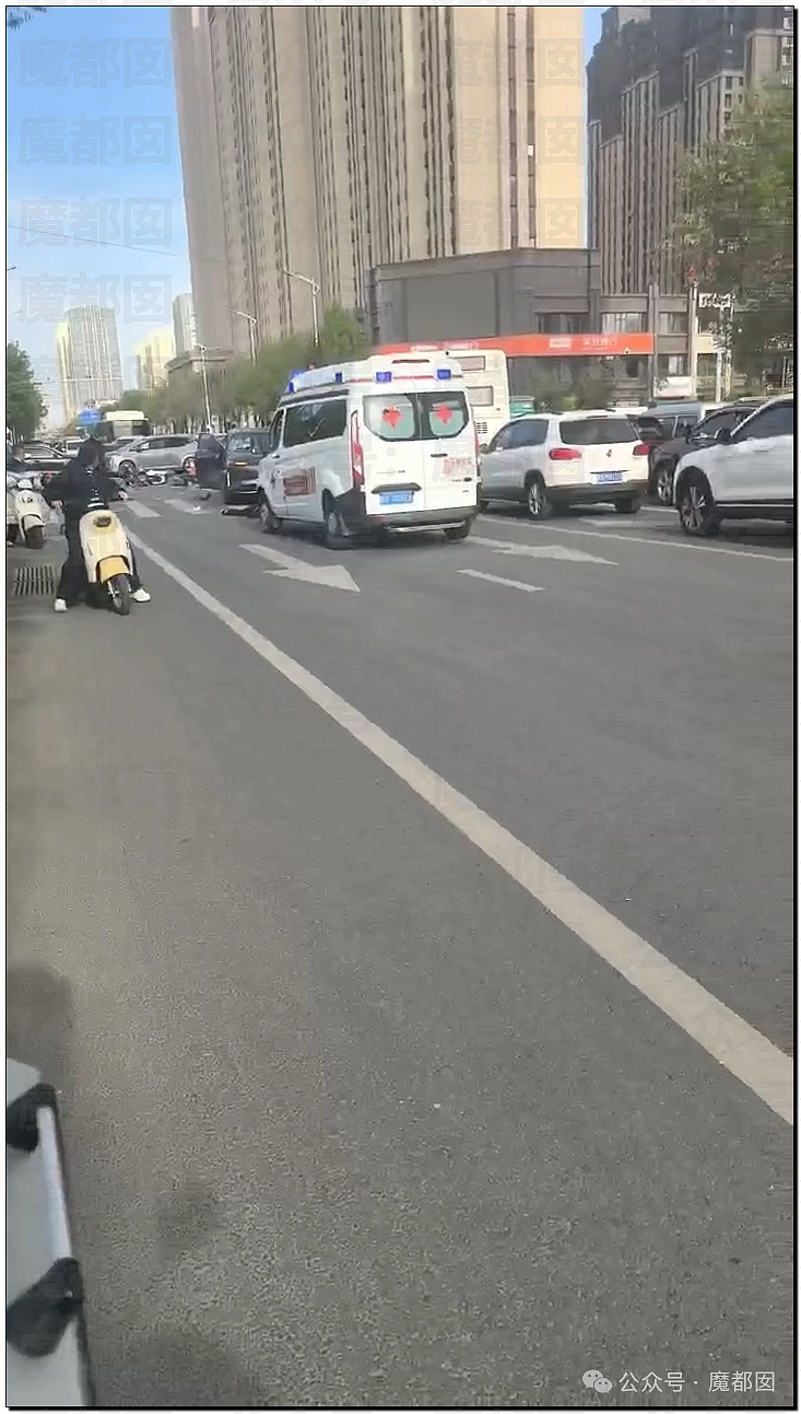 热传!某地城中村超多美丽小姐姐站在家门口形成靓丽风景线(视频/组图) - 12