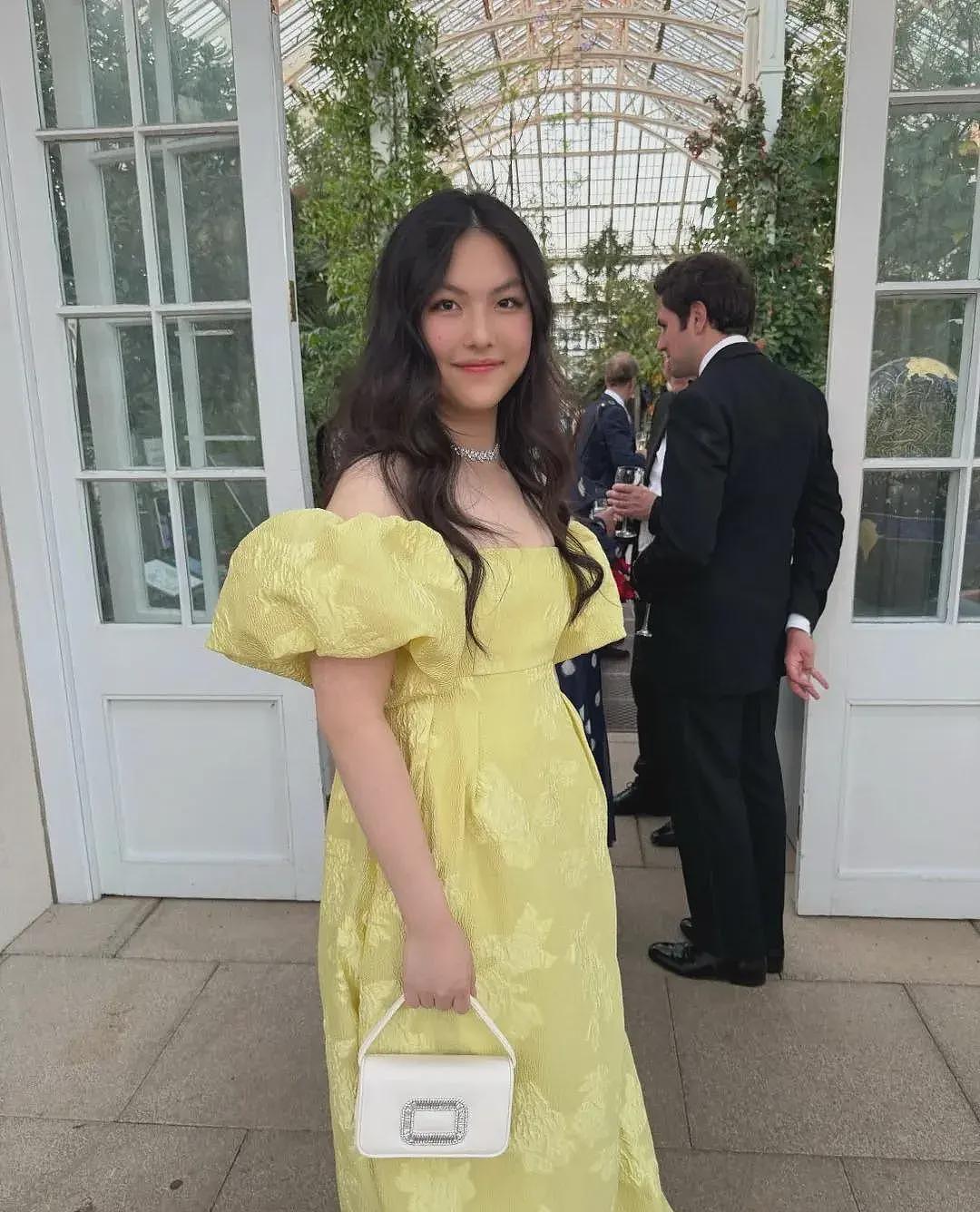 李湘母女和英王室成员同框！李湘身穿亮片礼服像贵妇，大赞卡米拉王后（组图） - 17