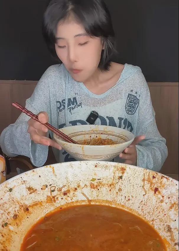 “女吃播三巨头”现状：脸像骷髅、摘除味觉神经，有人已立好遗嘱（组图） - 5