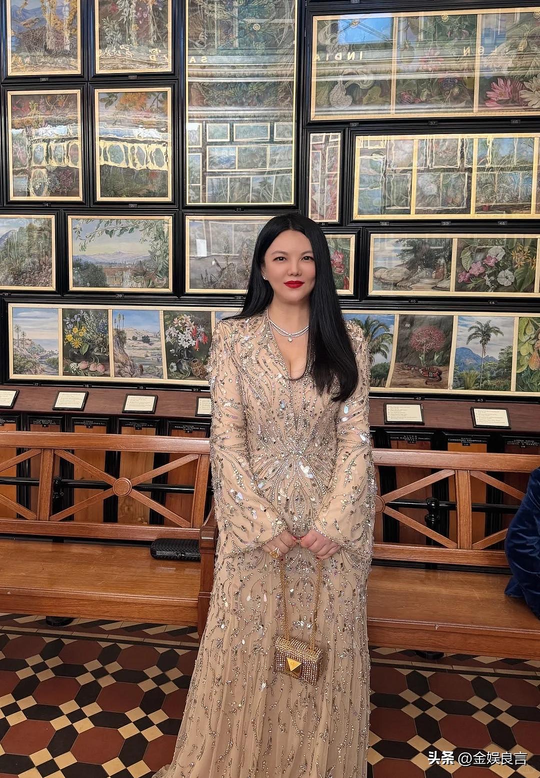 李湘带女儿面见英国皇室,连发动态被群嘲(组图) - 2