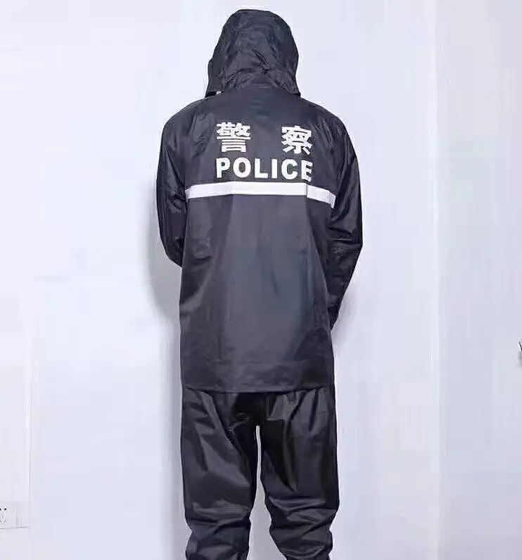 村民办丧事穿“警察”雨衣！有商家称“交钱就发货”（组图） - 1