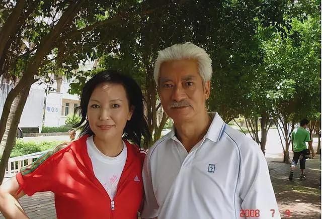 曝78岁老戏骨高雄移民加拿大!标志性胡须已剃光,头发眉毛全白了(组图) - 10