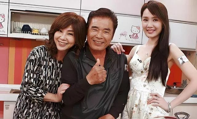 “6个老婆”同住一室！71岁又娶第七房小娇妻（组图） - 6