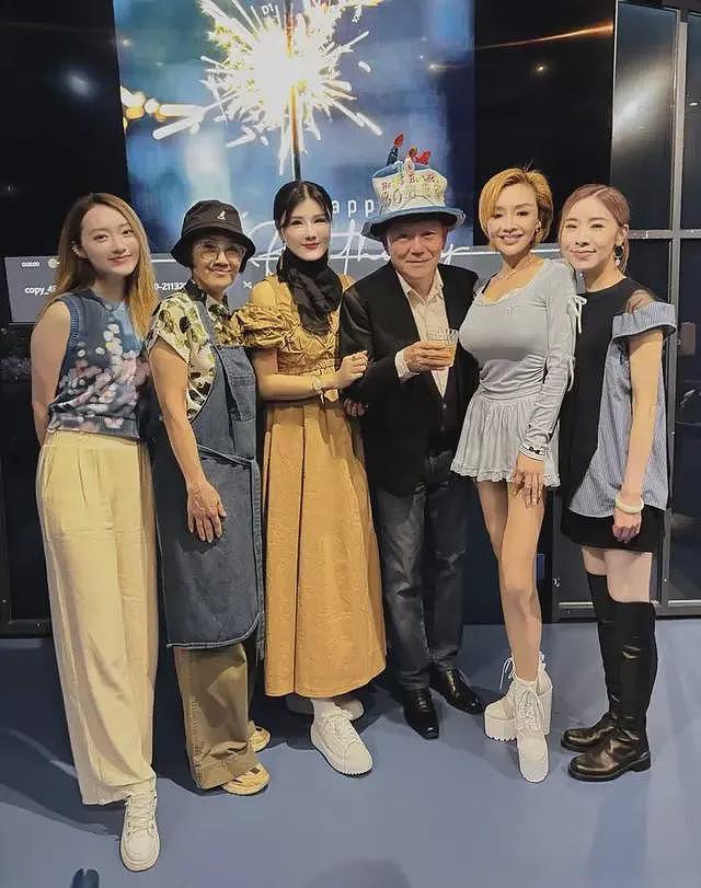 59岁叶子楣参加朋友生日宴,穿着暴露扮嫩装少女,脸看起来好假(组图) - 2