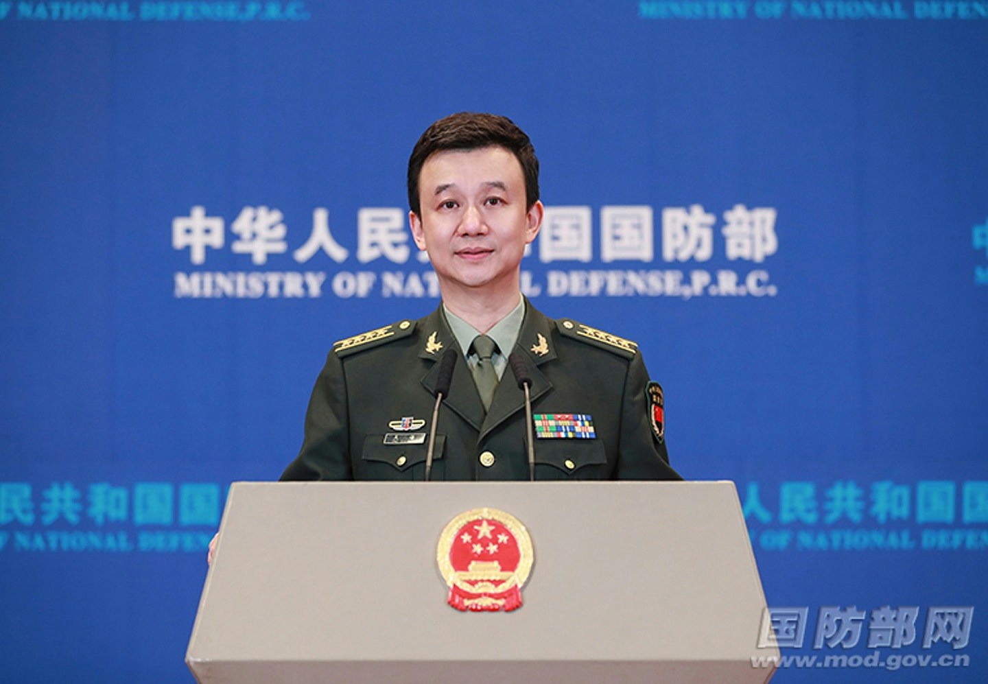 中国国防部新发言人蒋斌亮相为该职首名“80后”,前任吴谦创最长任期(组图) - 2
