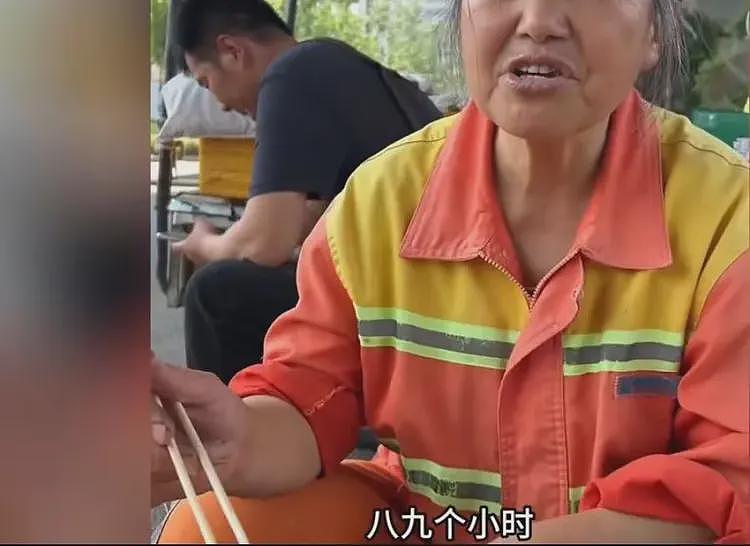月工资1400!63岁女环卫工泪崩了:过年都得干,下辈子不做人了(视频/组图) - 3