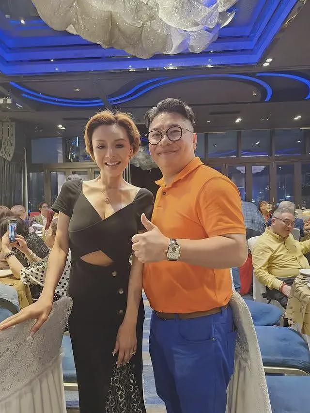 59岁叶子楣参加朋友生日宴,穿着暴露扮嫩装少女,脸看起来好假(组图) - 8