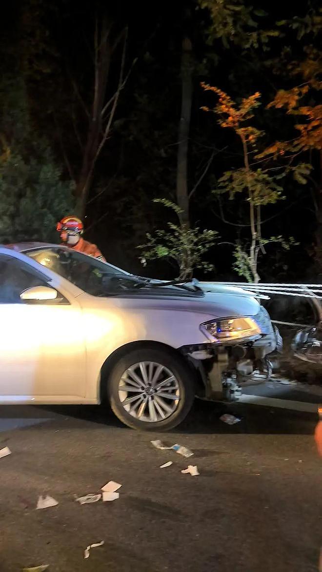 一家四口自驾，车辆被山体落石砸中，36岁父亲当场遇难，当地政府已成立工作专班（组图） - 2