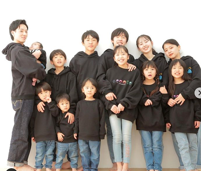 45岁高龄产妇生下第13个孩子,睡3小时起床工作,生活仿佛恐怖片:这样活着的不止她一个(组图) - 1