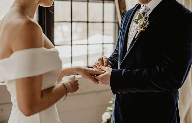 假结婚换绿卡?!华女人财两失,还被逼发生性关系(组图) - 1