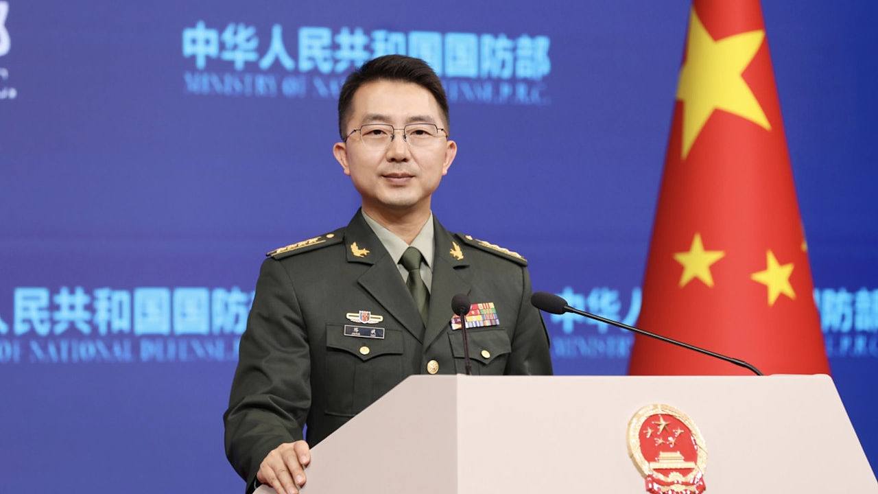 中国国防部新发言人蒋斌亮相为该职首名“80后”,前任吴谦创最长任期(组图) - 1