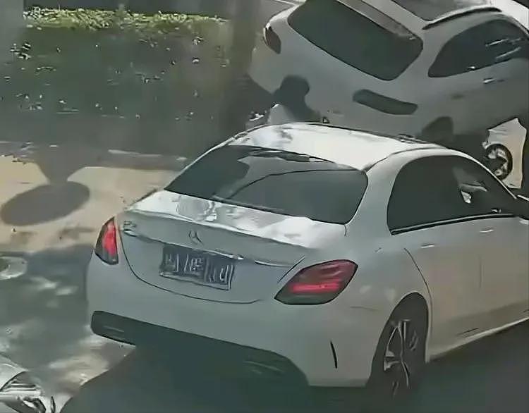 保时捷撞人致1死2伤后续:跨过死者淡定下车,身份成疑,官方通报(组图) - 3