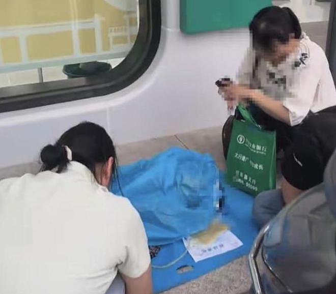 农行最新回应：客户拒绝带老人回家休息！62岁病危老人在银行离世，家属：工作人员坚持要本人来（组图） - 6