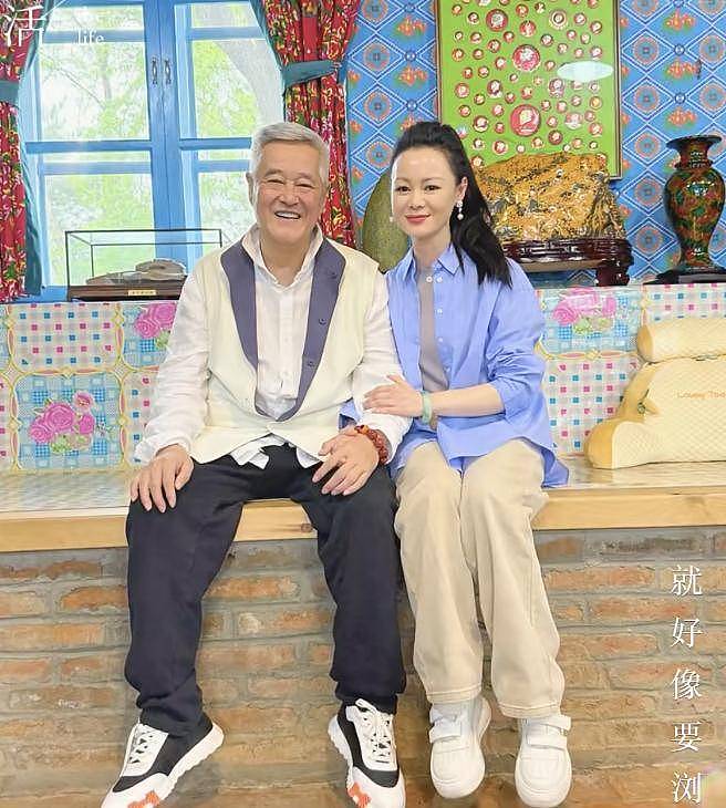 67岁赵本山在辽宁！豪宅内景曝光，珍藏品摆一排，窗帘很喜庆（组图） - 2
