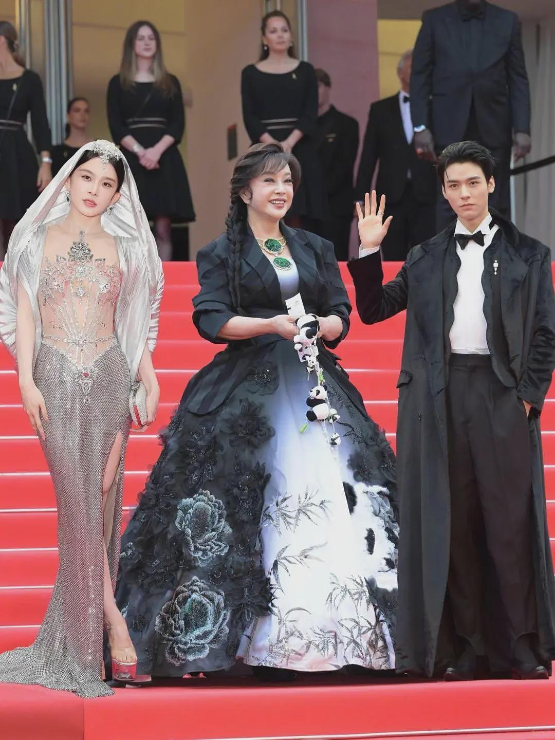 这一夜,女星个个“顶风作案”,戛纳的“禁裸令”,让刘晓庆稳赢(组图) - 10