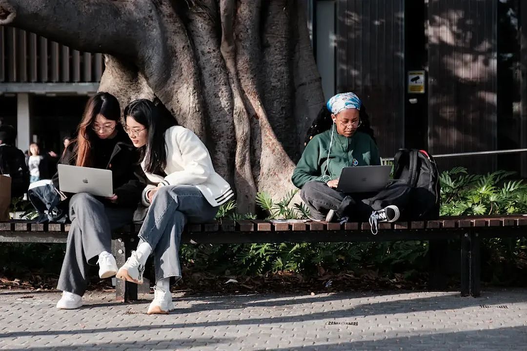 澳洲留学生被抢钱啦(组图) - 3