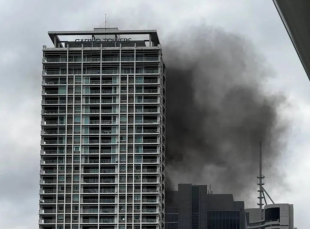 布里斯班CBD大楼冒出浓浓黑烟！通勤者被惊呆，网友：又选出新教皇？（组图） - 2